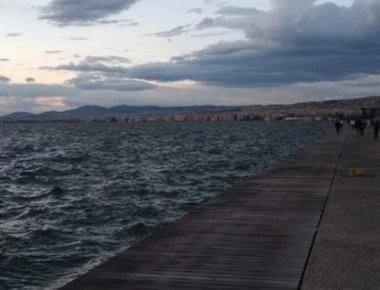 Συναγερμός στη Θεσσαλονίκη: Πτώση 15χρονης στον Θερμαϊκό στη Νέα Παραλία